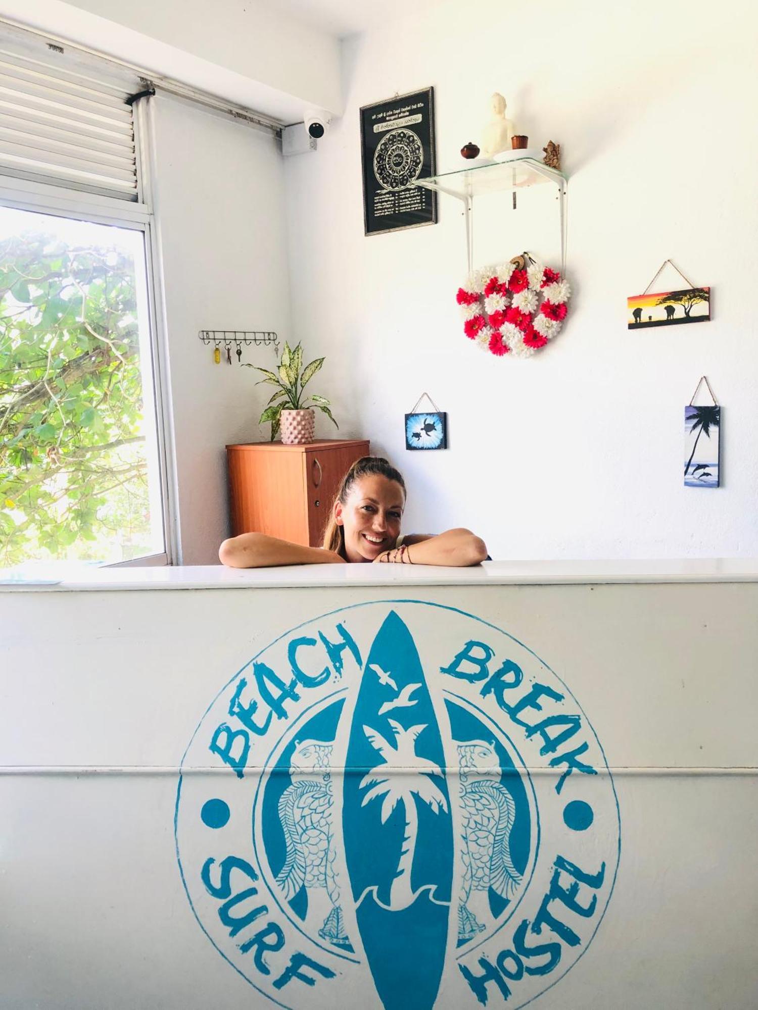 Beach Break Surf Hostel Weligama Exterior foto