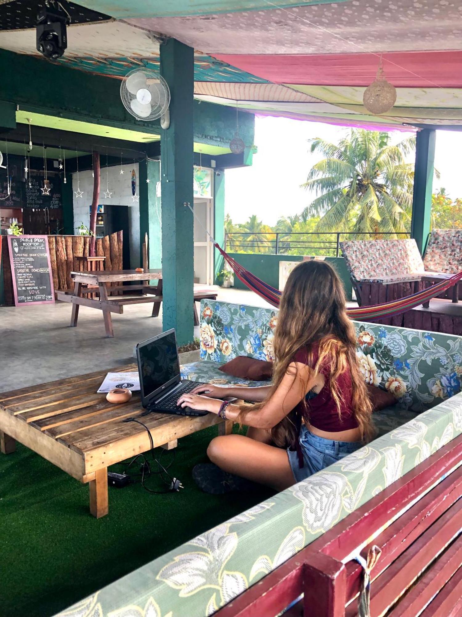 Beach Break Surf Hostel Weligama Exterior foto